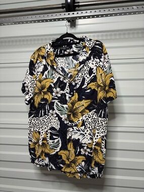 Men's Yellow Floral Short Sleeve Button-Down Shirt